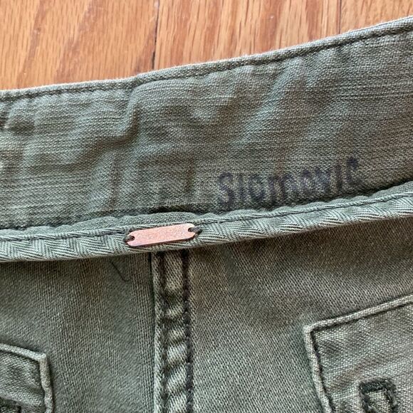 Free People green shorts raw edge adorable nice pockets sz 26 see waist photo - Picture 5 of 7